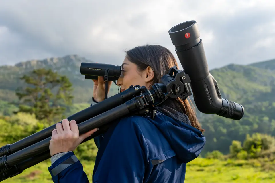 Woman is carrying her Leica Televid HD spotting scope 