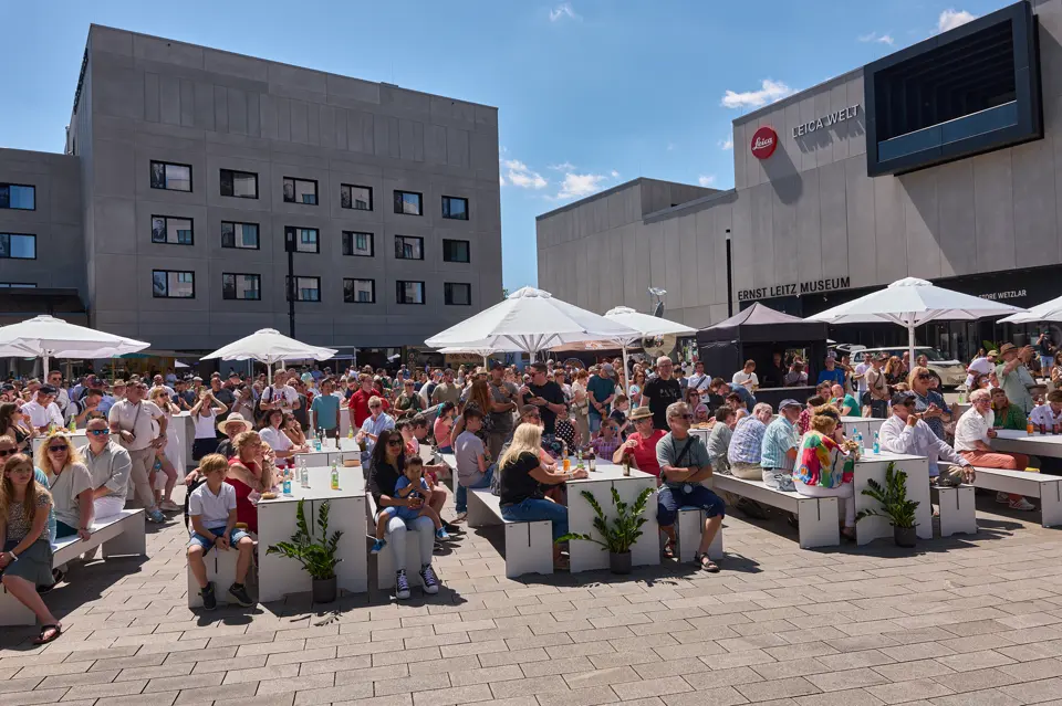 Leica Century Celebration Wetzlar Guests sitting on the Leitz Park grounds