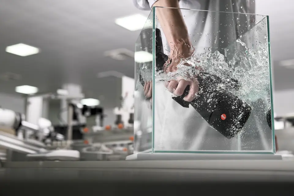 Testing a Leica APO-Televid in the watertank