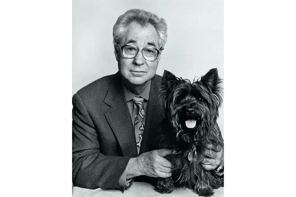 Elliott Erwitt with a dog in his arm