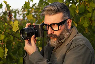 Davide de Martis photographing with the M EV1