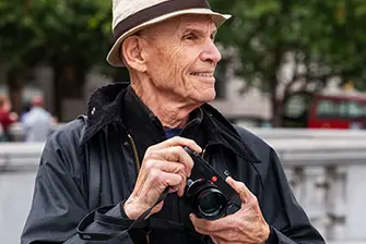 Joel Meyerowitz with the Leica M EV1 in hands