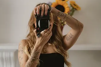 Portrait of a woman with the Q3 43