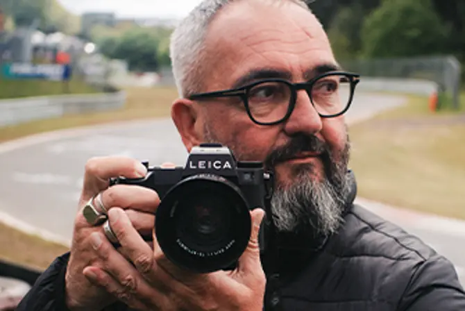 Portrait of Callo Albanese and his Leica SL3-P at the Nürburgring