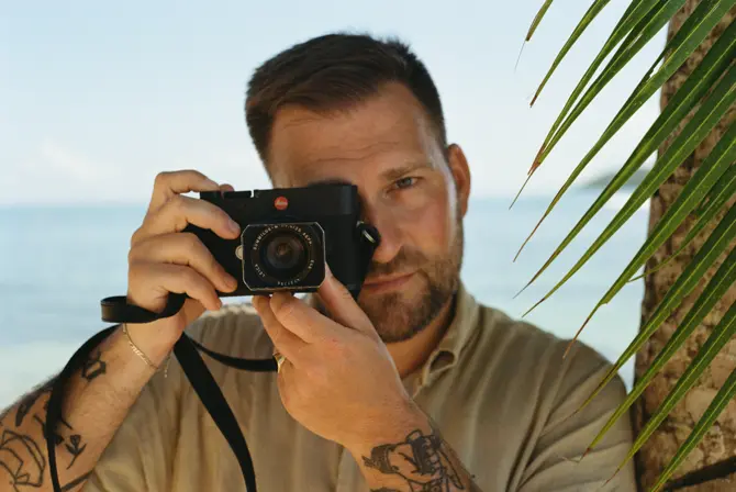 Portrait von Philipp Gladsome mit der Leica EV1 