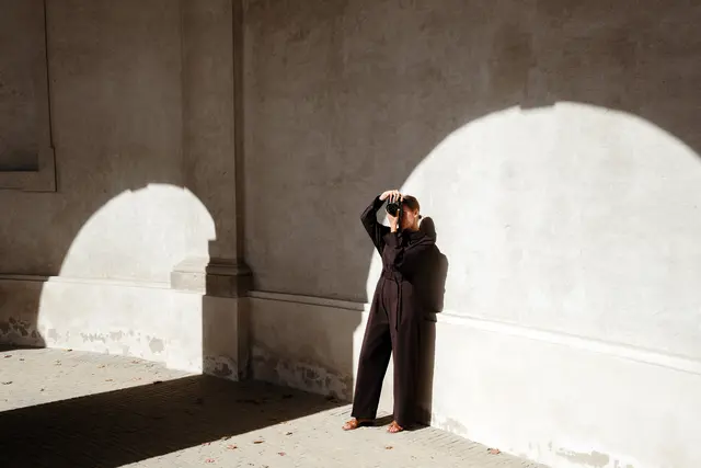 Anna Landstedt photpgraphing with Leica Q3 43