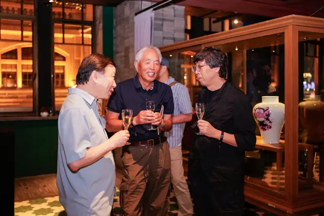 Three Photographers talking
