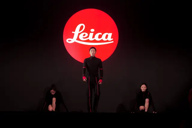 Performance in front of Leica Logo