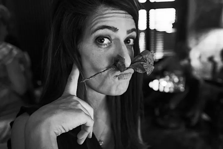 Linda Zervakis mit Rose