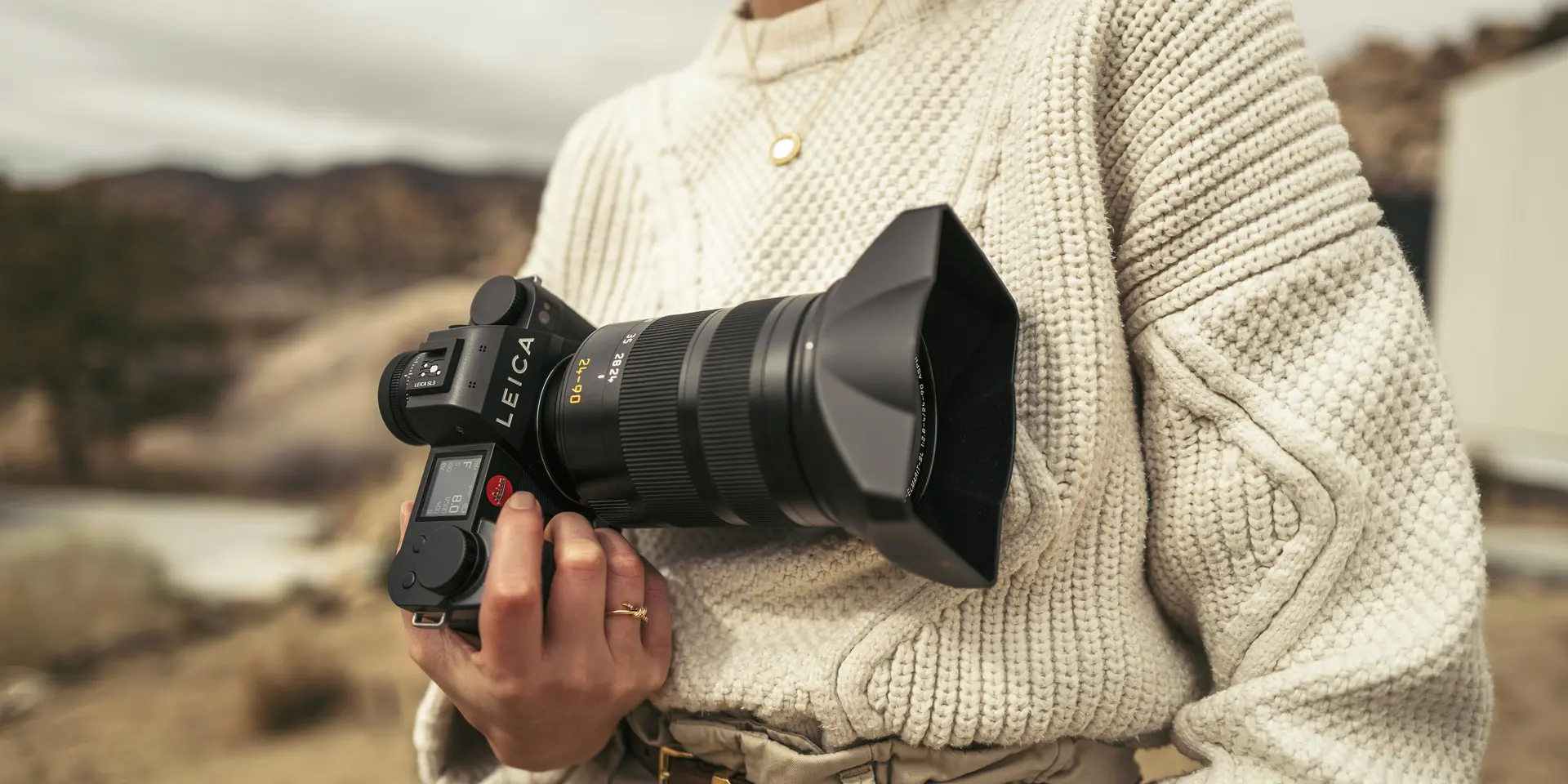 Woman with a Leica SL in her hand