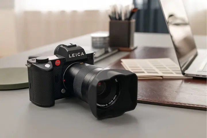 leica_sl2_1300x866_family_friends.jpg