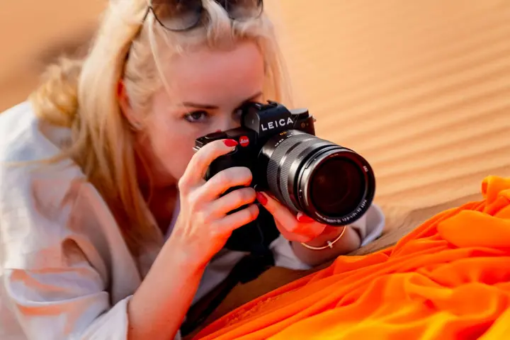 Angelina Bertrand mit der Leica SL3