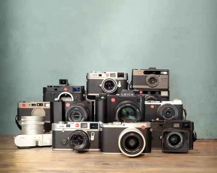 many beautiful old Leica cameras
