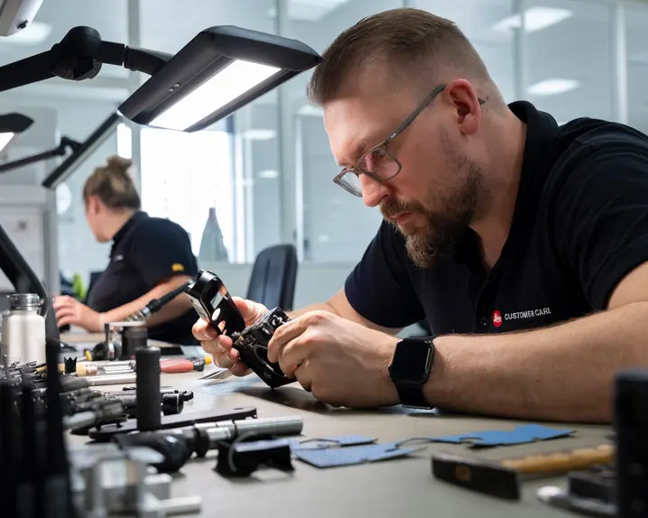 Man repairs a Leica Camera