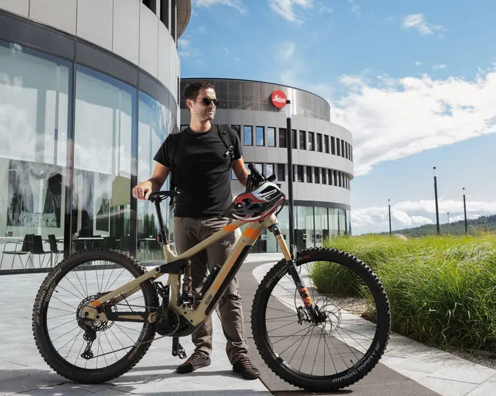 Leica Employee with his Jobbike