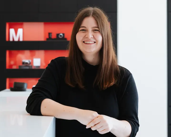Leica employe for sales