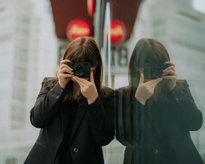 One sales associate standing infront the Leica Store Frankfurt and taking pictures with a Leica M