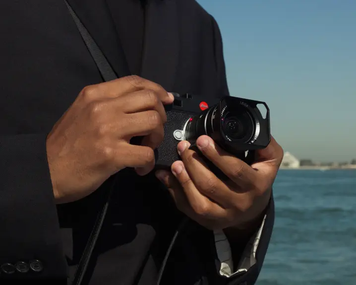 Male hands holding a Leica M