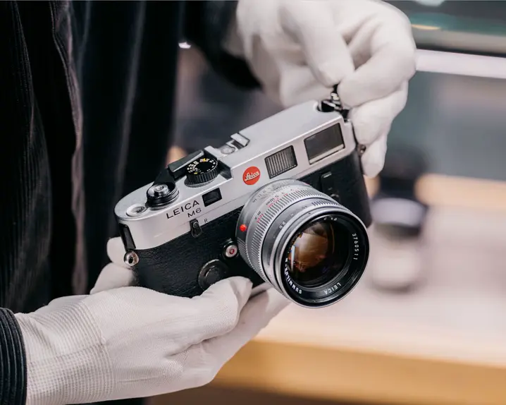Close-up from a Leica M6, held in gloves