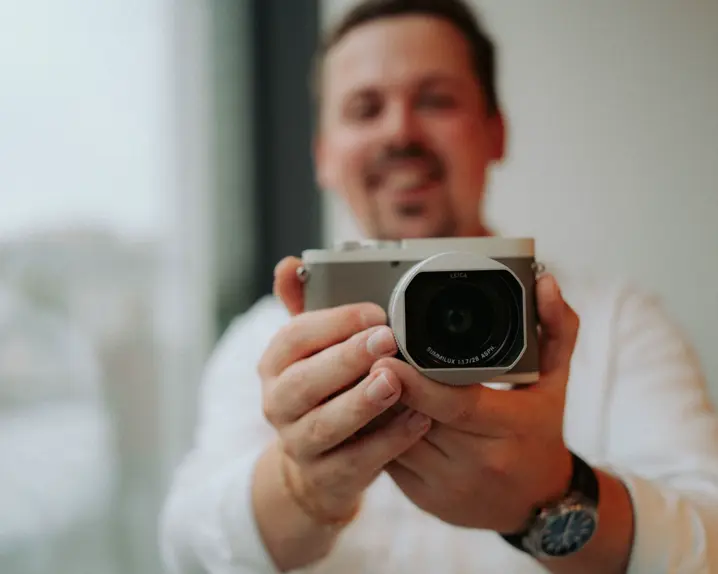 Close-Up Camera Pre-Owned