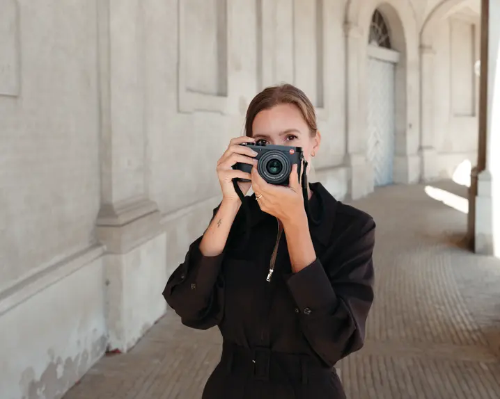 Portrait of Anna Landstedt photographing with Leica Q3 43