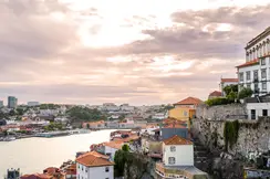 A city on a hillside with a large river flowing through the middle