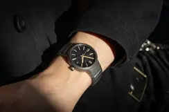 Man wearing Leica ZM11