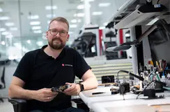 Leica employe customer care