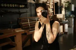 Julia Tiemann mit der Leica Q3 43
