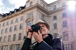 Joel Meyerowitz photographing with the Leica M EV1