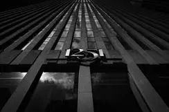 sky scraper fassade b&w