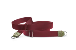 18569_D-Lux 8_carrying-strap-olive-burgundy_1920px.png