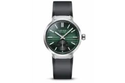 Leica_ZM12_Olive_Black_Rubber_Strap_1920x1440.webp