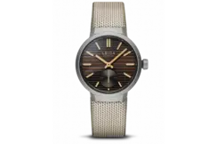 Leica_ZM12_Chocolate_Black_Fabric_Strap_1920x1440.webp