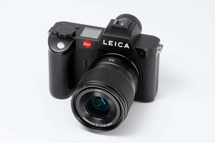 Leica SL2 black on white, photographed from the front top