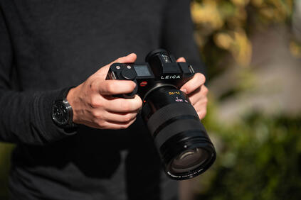 A person holds a Leica SL in their hands.