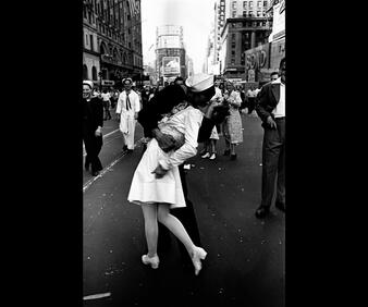 V-J-Day - Leica Iconic Photos