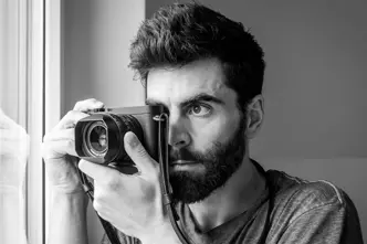 Close-up of a Philipp Weinmann taking a picture with a Leica camera.