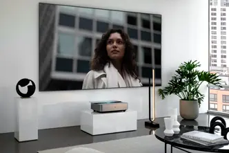 Leica Cine 1 projection on Leica Screen showing a woman in front of a building.