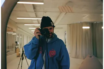 Autoretrato de Gabriel Morón con Leica