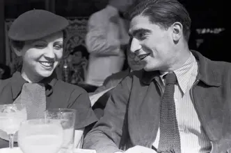 Robert Capa and Gerda Taro 1936 sitting in a cafe