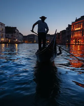 Gondel in venice by night