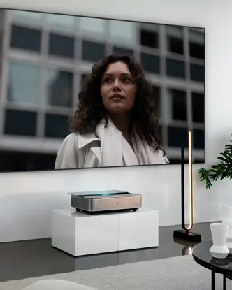 Leica Cine 1 projection on Leica Screen showing a woman in front of a building.