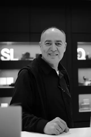 Sales Associate Oliver Floerke from Leica Store Düsseldorf