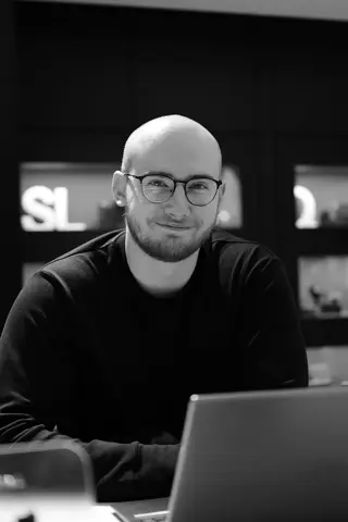 Sales Associate Valentin Roch from Leica Store Düsseldorf