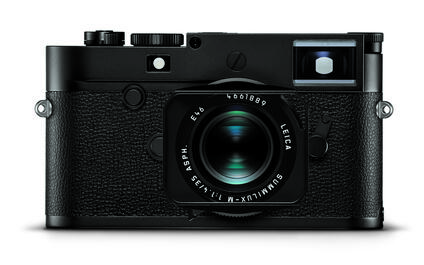 Leica+M10+Monochrom+Summilux_35_FRONT.jpg