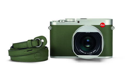Leica+Q+khaki_carrying+strap_front.jpg