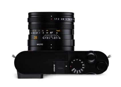 Leica+Q2_top_CMYK.jpg