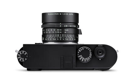 Leica Summicron-M 28 f/2 ASPH. BLACK MATTE + Leica M Monochrom, top