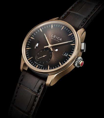 Leica Watch ZM 1 Gold limited Edition, diagonal